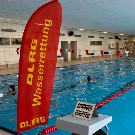 Wie die DLRG Kinder zum schwimmen motivieren will